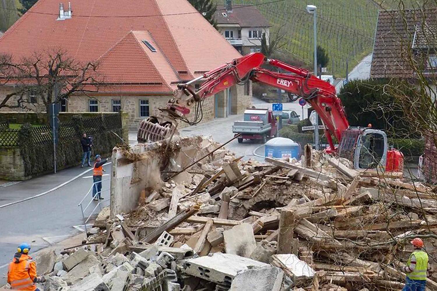 Un juge peut-il ordonner la démolition d'une construction dès lors que le permis a été annulé ?