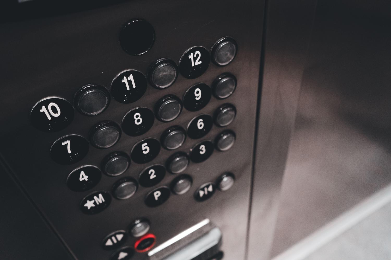 Charges d’ascenseur en copropriété : l’absence d’utilisation suffit-elle à dispenser un copropriétaire de participer aux charges ?